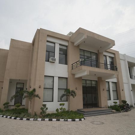 Tdi Club Retreat Sector-110 Hotel Mohali Exterior photo